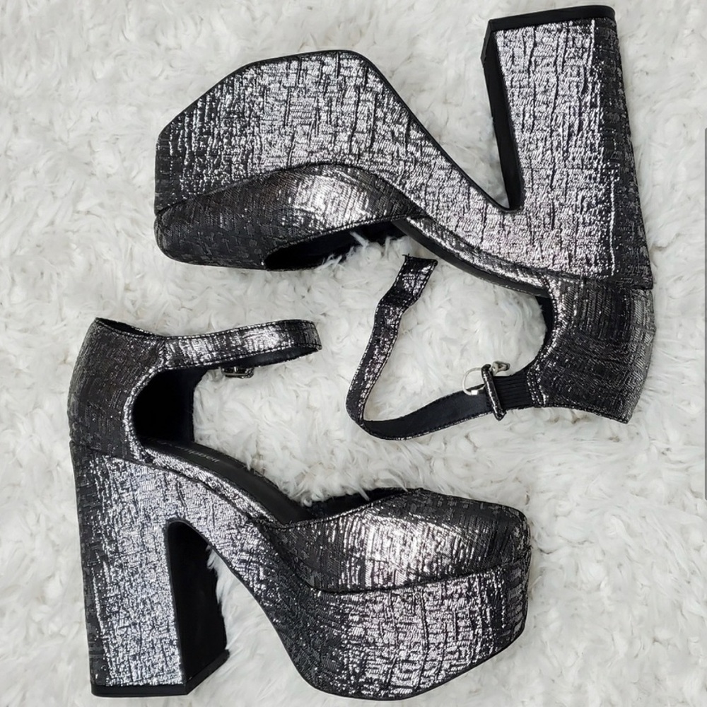 Jeffrey Campbell Jeneve Platform Heels Size 10 silver